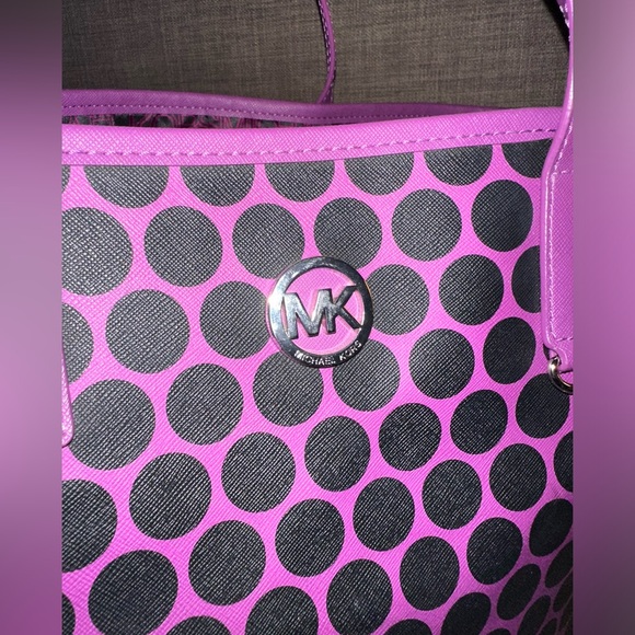 Michael ๐ Kors Saffiano Leather Tote - Picture 8 of 10